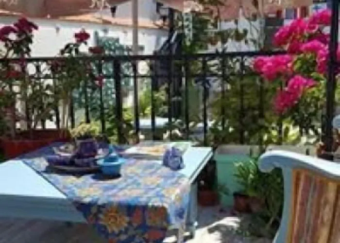 Mai̇ Bed & Breakfast